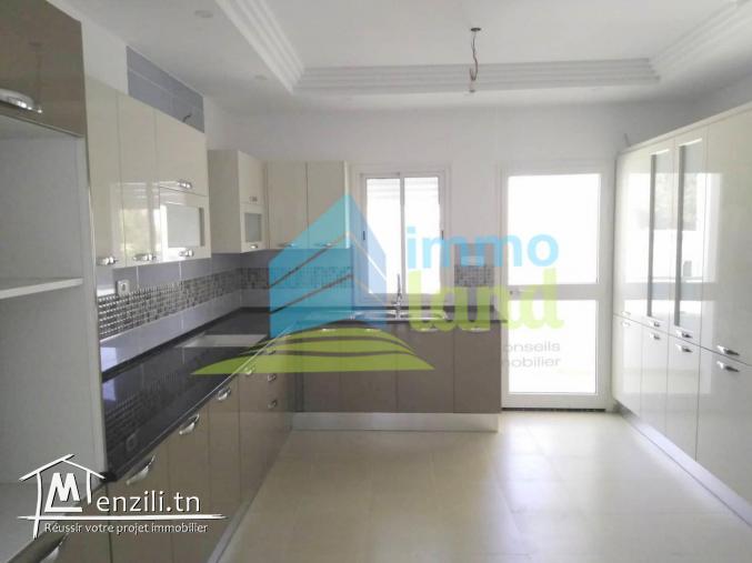 Étage de villa s 4 de 222 m² jamais habité à Ariana