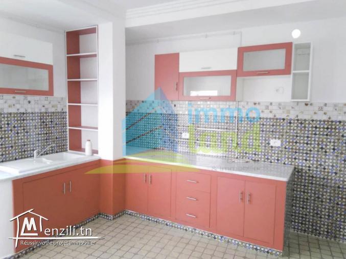 Étage de villa S4 de 160 m2 jamais habité à Menzah 8