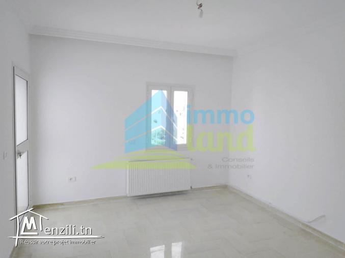 Étage de villa S4 de 160 m2 jamais habité à Menzah 8