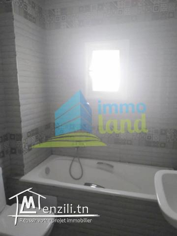 Étage de villa S4 de 160 m2 jamais habité à Menzah 8