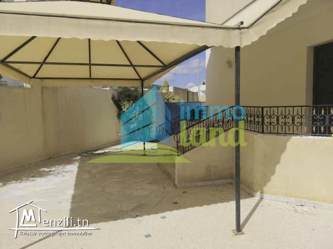 Villa de 320 m2 sur deux niveaux à Riadh Andalous