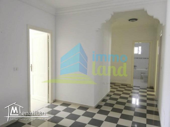 Villa de 320 m2 sur deux niveaux à Riadh Andalous