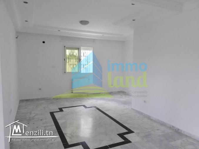 Villa de 320 m2 sur deux niveaux à Riadh Andalous