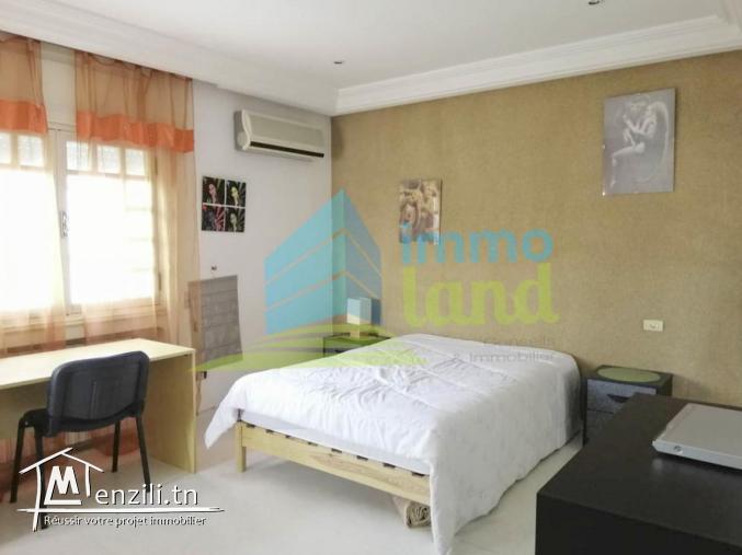 villa de 690 m2 sur un terrain de 520 m2 à Menzah 8