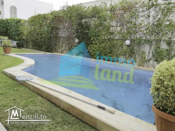 villa de 690 m2 sur un terrain de 520 m2 à Menzah 8