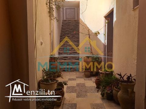 Bâtiment de 600 m² sur un terrain de 322 m² - Zouila Mahdia- 400 000 TND