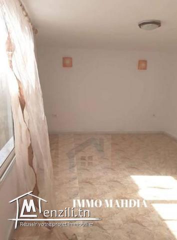 un appartement en "S+2" vide