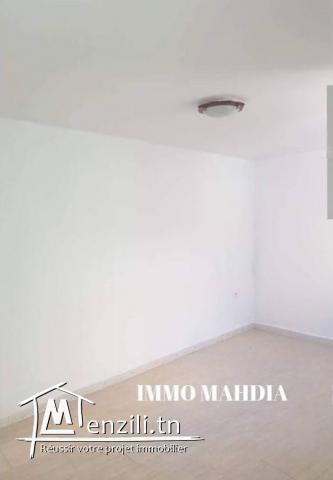 un appartement en "S+2" vide