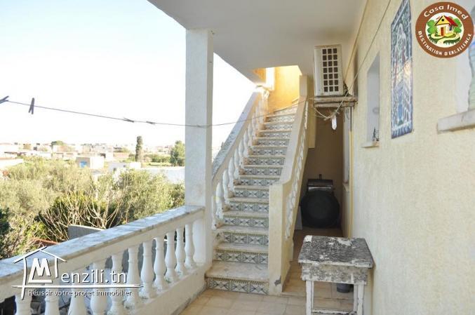 étage de villa en plein centre ville korba