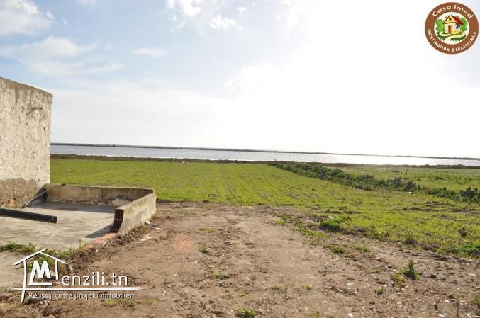 terrain sur route principal korba-manzel temime