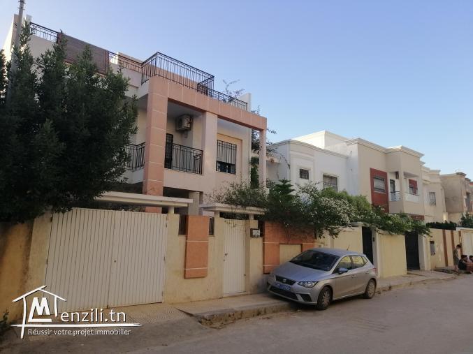 Villa très haut standing à jardin manzeh 2