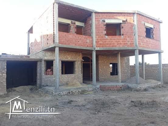 une villa inachevée de deux étages