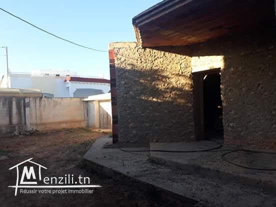 une villa inachevée de deux étages