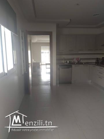 A vendre un appartement S+3 aux jardins de Carthage
