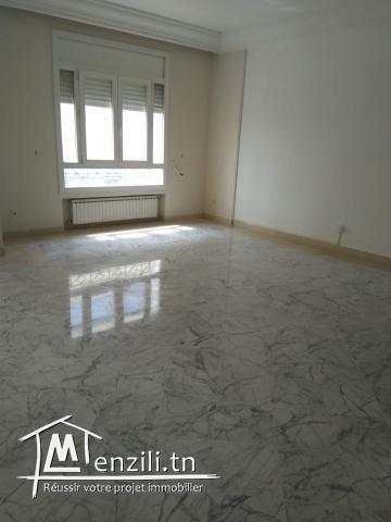 à louer un appartement de très haut standing au lac 1