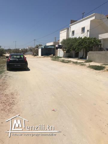 Terrain avec une belle fasade