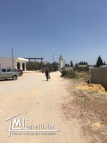 Terrain avec une belle fasade