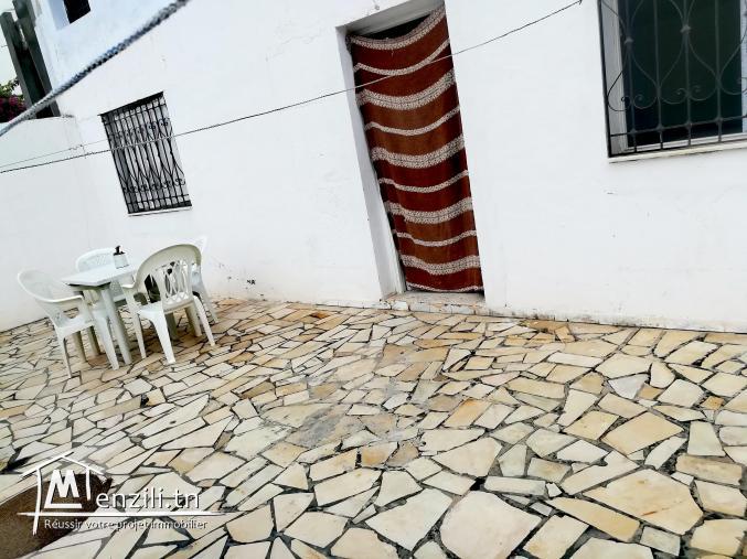 Vaste studio pieds dans l'eau dans la plus belle zone de Hammamet