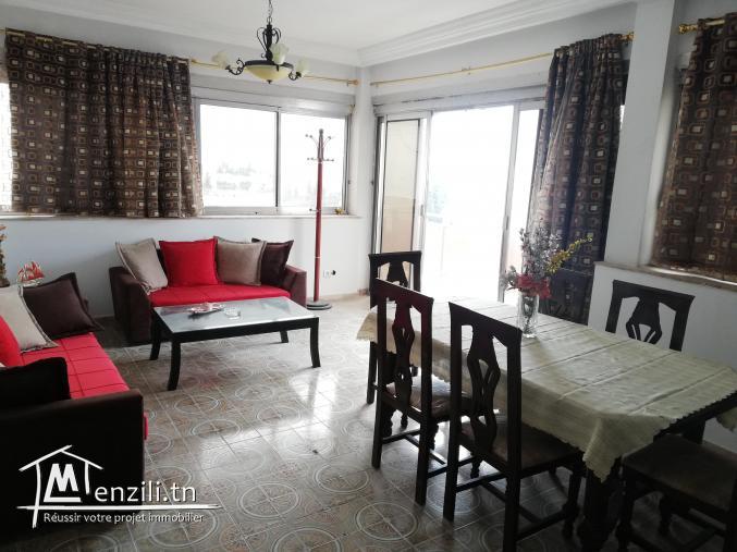 Apparemment à nord Hilton