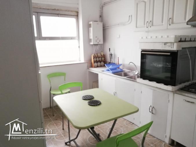 Apparemment à nord Hilton