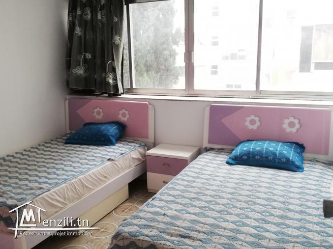 Apparemment à nord Hilton