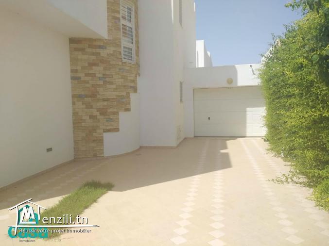 villa en s 3 de 400 m² à Sidi Mahrsi