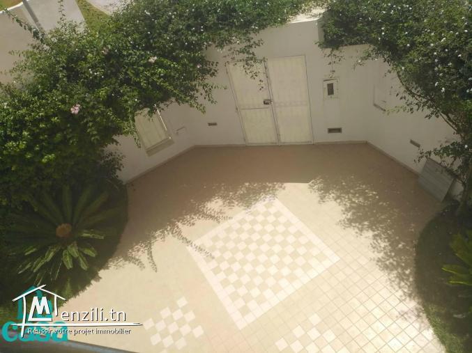 villa en s 3 de 400 m² à Sidi Mahrsi