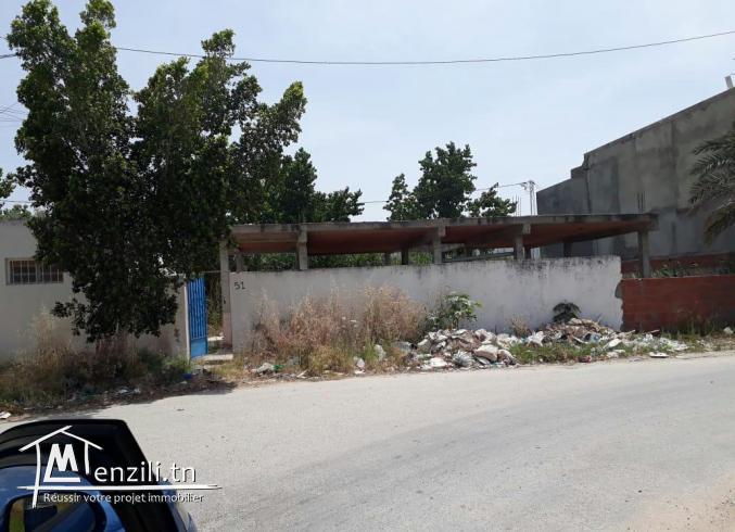 une bonne affaire pour les promoteurs un terrain de façade 28m dans la rue principe ezzahra