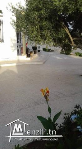 A vendre une belle villa à 3 minutes de la plage zone touristique de Borj Cedria