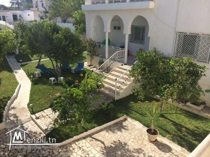 villa avec piscine  et un appartement