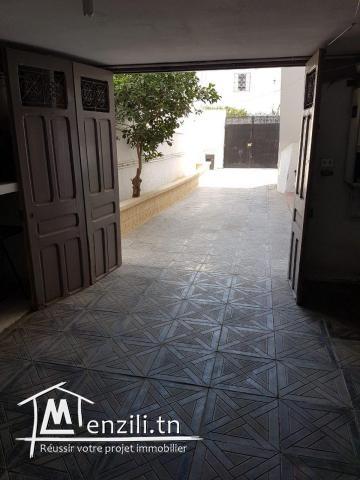 A vendre villa avec deux appartements à l'étage