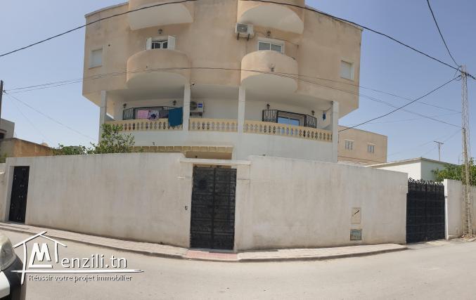 A vendre villa avec deux appartements à l'étage