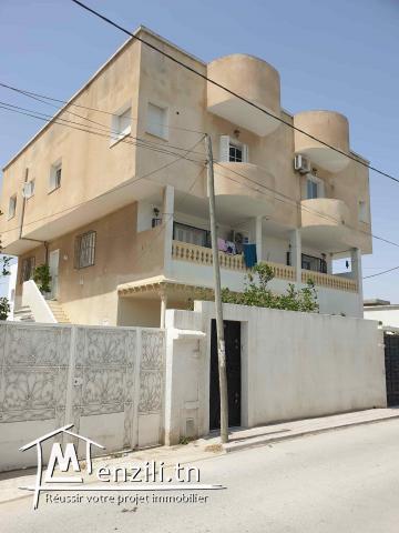 A vendre villa avec deux appartements à l'étage