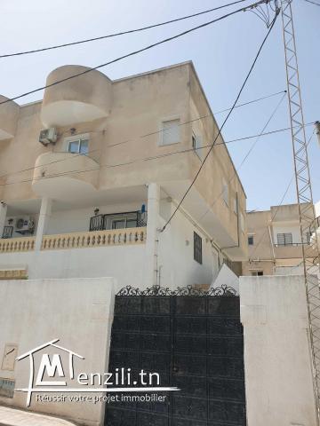 A vendre villa avec deux appartements à l'étage