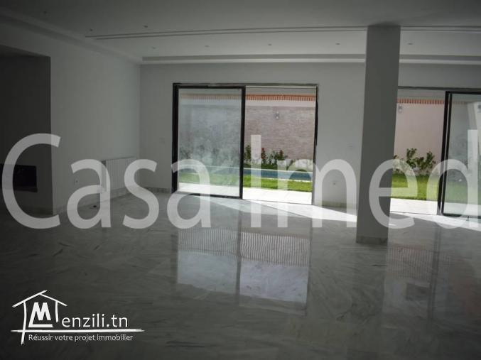 une superbe villa toute neuve sise à la Soukra (Chotrana I)