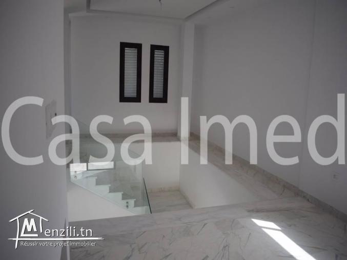 une superbe villa toute neuve sise à la Soukra (Chotrana I)