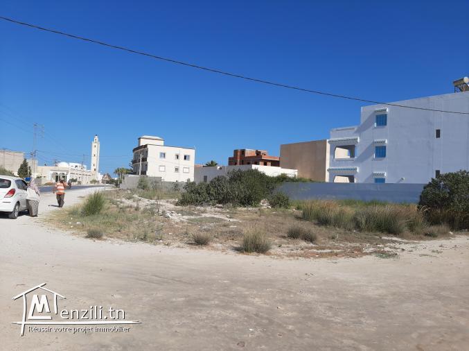 Terrain sur la route borj khdija près du port