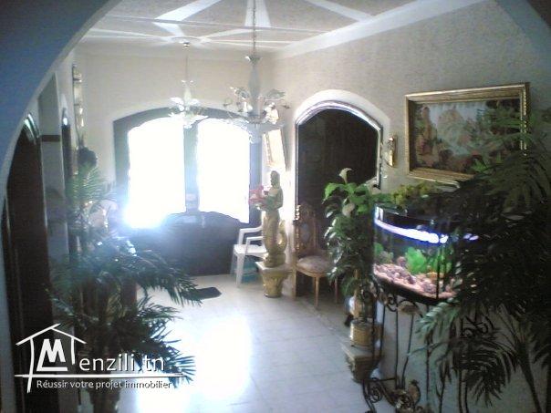 à vendre Villa R+1 avec Jardin