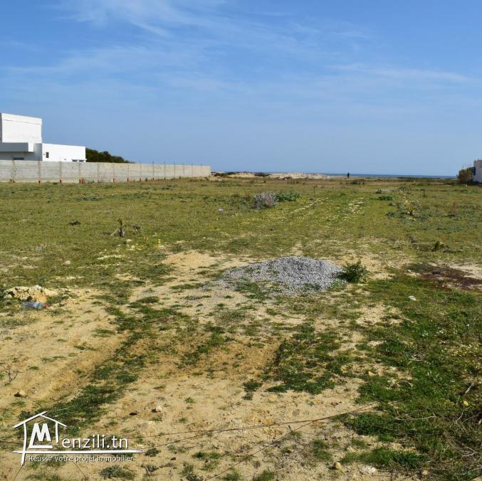 أراضي مطلة على البحر tél 26122779