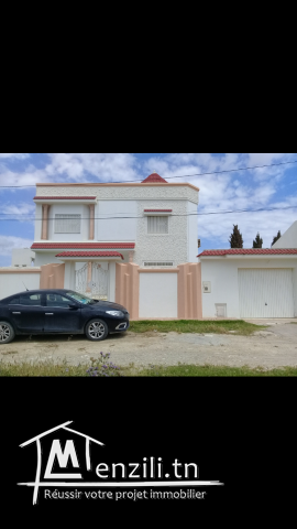 belle villa style americain situee en face salle couverte de sport a kelibia