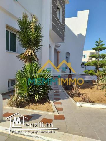 A VENDRE :Maison de charme S+6 de 630 m² sur un terrain de 1405 m²- Mahdia-Dimess.