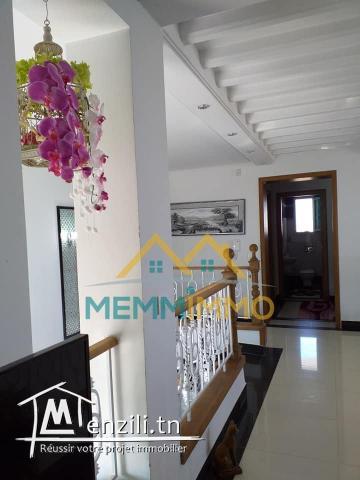 A VENDRE :Maison de charme S+6 de 630 m² sur un terrain de 1405 m²- Mahdia-Dimess.