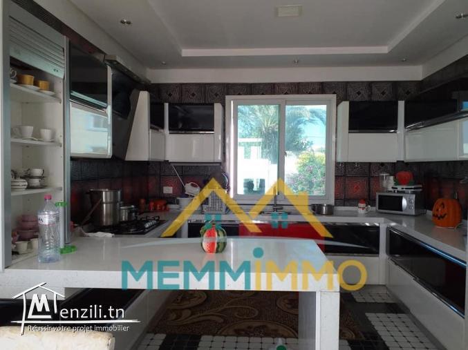 A VENDRE :Maison de charme S+6 de 630 m² sur un terrain de 1405 m²- Mahdia-Dimess.