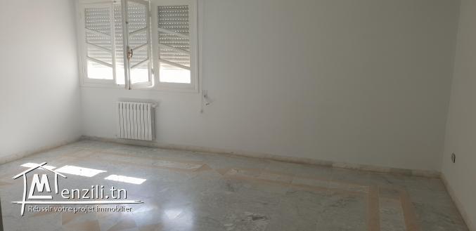 A vendre  Appartement - Ennasr 2