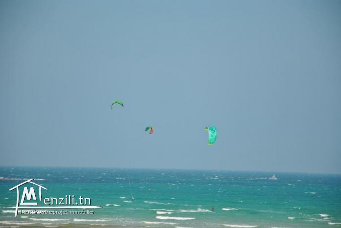 أراضي للبيع قريبة للبحر للإتصال : 21364330