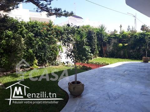A vendre: une villa merveilleuse meublée dans une zone calme à cité Mora