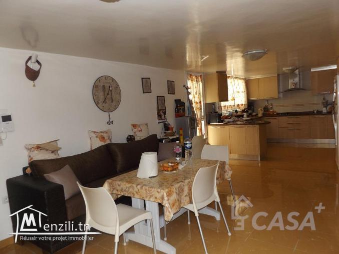 A vendre: une villa merveilleuse meublée dans une zone calme à cité Mora