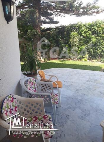 A vendre: une villa merveilleuse meublée dans une zone calme à cité Mora