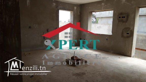 une Villa duplex de haut standing inachevée  à Dkhila Monastir