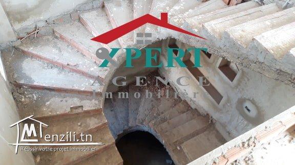 une Villa duplex de haut standing inachevée  à Dkhila Monastir